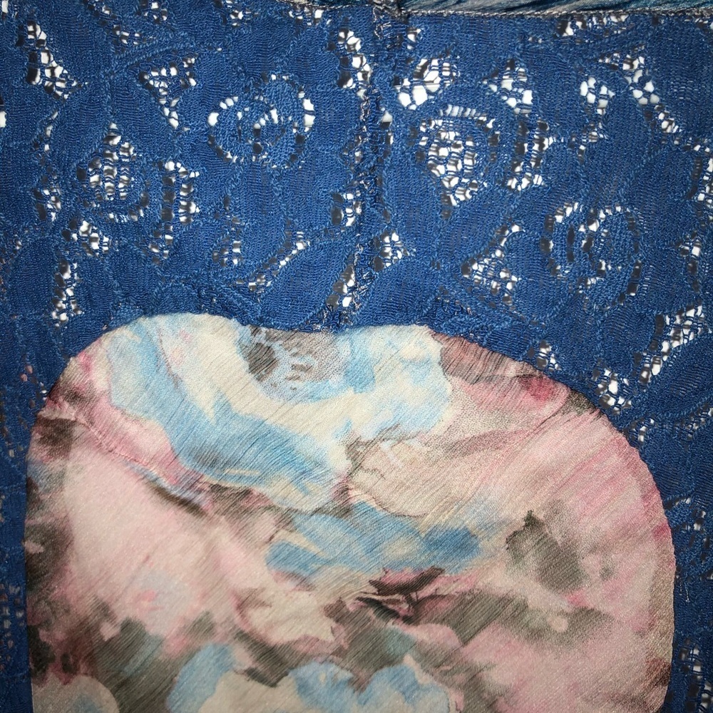 VioletRuby sheer Floral over-blouse with blue lace-size medium- new or like new - Picture 7 of 9